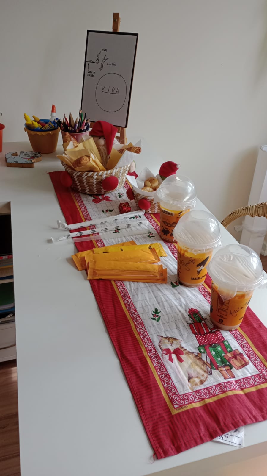 Mesa preparada para uma experiência de Café Terapêutico no Espaço Essencia